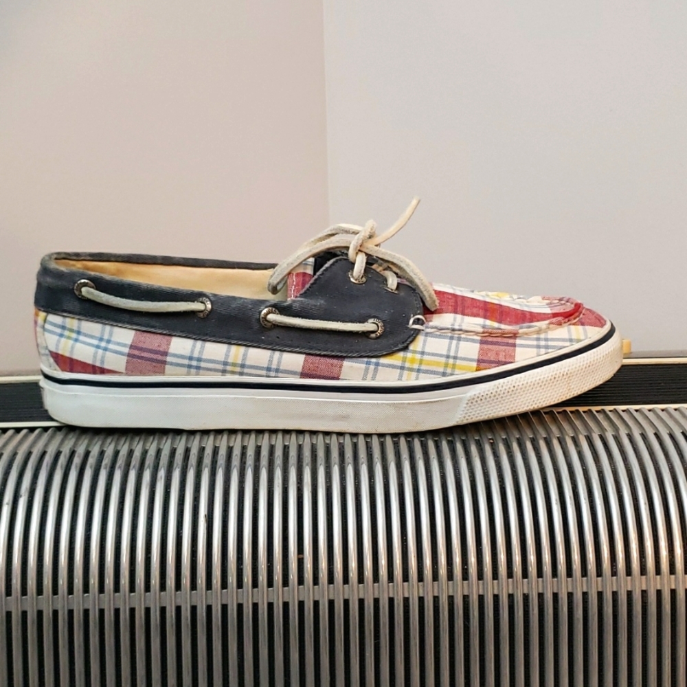 CLOSE TO NEW SPERRY TOP-SIDER RED/BLUE PLAID CANVAS SLIP ONS.  SIZE 8.5